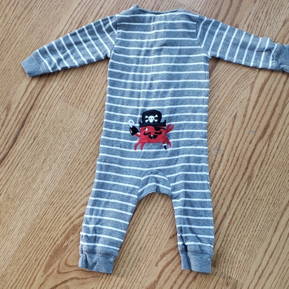 Carter's pajamas bundle size 9months 🦈 - Picture 2 of 3